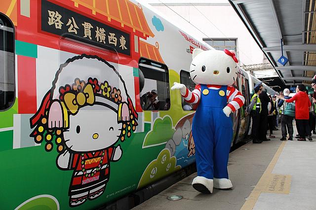 3月21日から運行が始まったハローキティ列車がかわいいと話題！ | 台湾